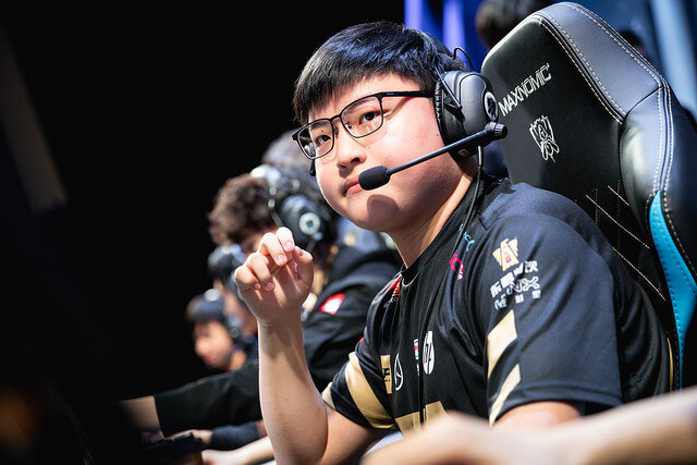 包含JackeyLove关键节点挺进下一轮，MAD带队取胜！的词条